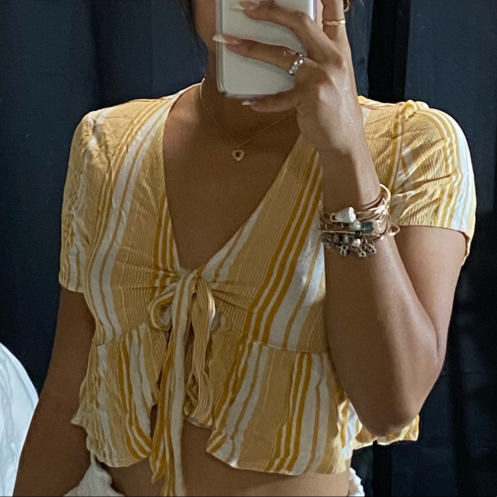 Tiable crop top